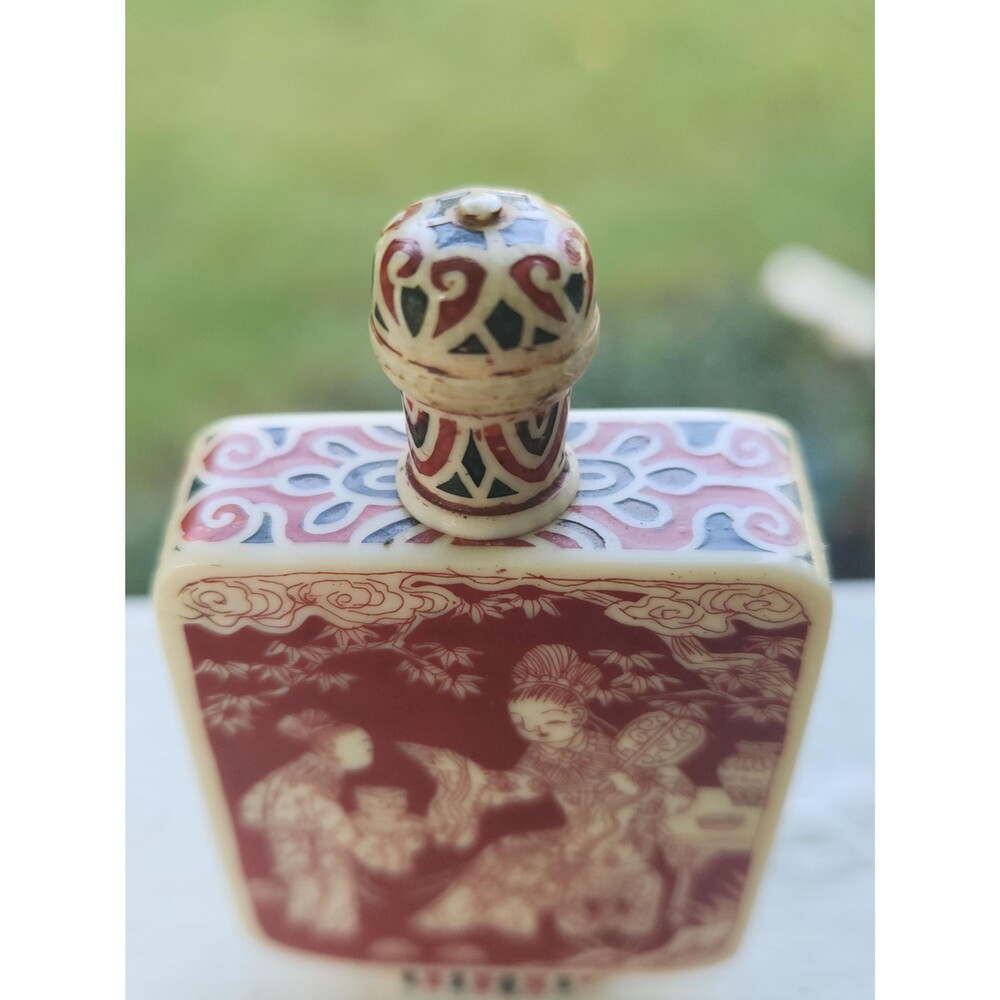 Antique Porcelain Snuff Bottle with Spoon | Kanji Studio Mark | Iron Red Enamel - Picture 3 of 16